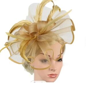 Tea party fascinators available in White and gold.Ready to ship.